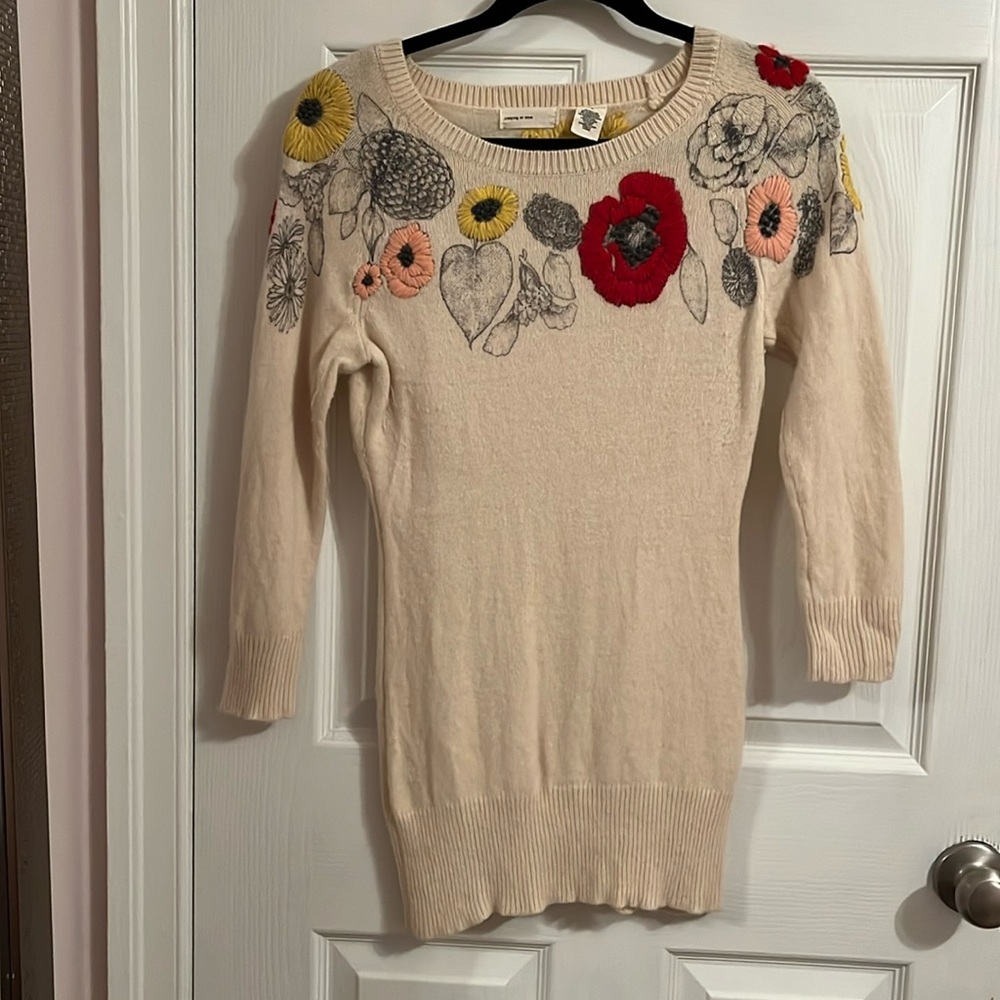 Cream tunic sweater with embroidered detail. sleeping on snow brand. Size M.